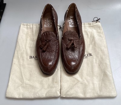 Lot 2133 - Mens Barker loafer shoes with tassels size 8 1/2, very light wear, a few small scuffs to heal and sole.