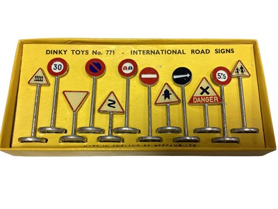 Lot 1853 - Dinky International Road Signs No 771, boxed (with instruction leaflet)