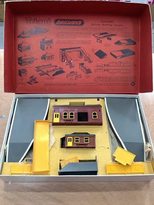 Lot 1856 - Railway Triang RBX Set Princess Elizabeth, station set R81 and a Bogie bolster, all boxed (3)