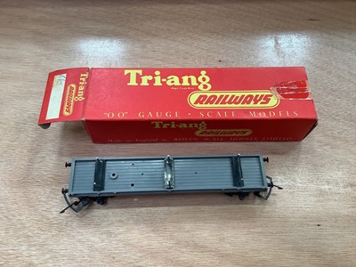 Lot 1856 - Railway Triang RBX Set Princess Elizabeth, station set R81 and a Bogie bolster, all boxed (3)