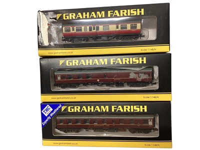Lot 1916 - Graham Farish N Gauge EWS Queen Mary Brake Vans, boxed 377-875Z (x6), 377-875Z (x6), 377-876Z (x5) & 377-875X, plus BR Restaurant Cars & TPO Sorting Vans (x10) (27 total)