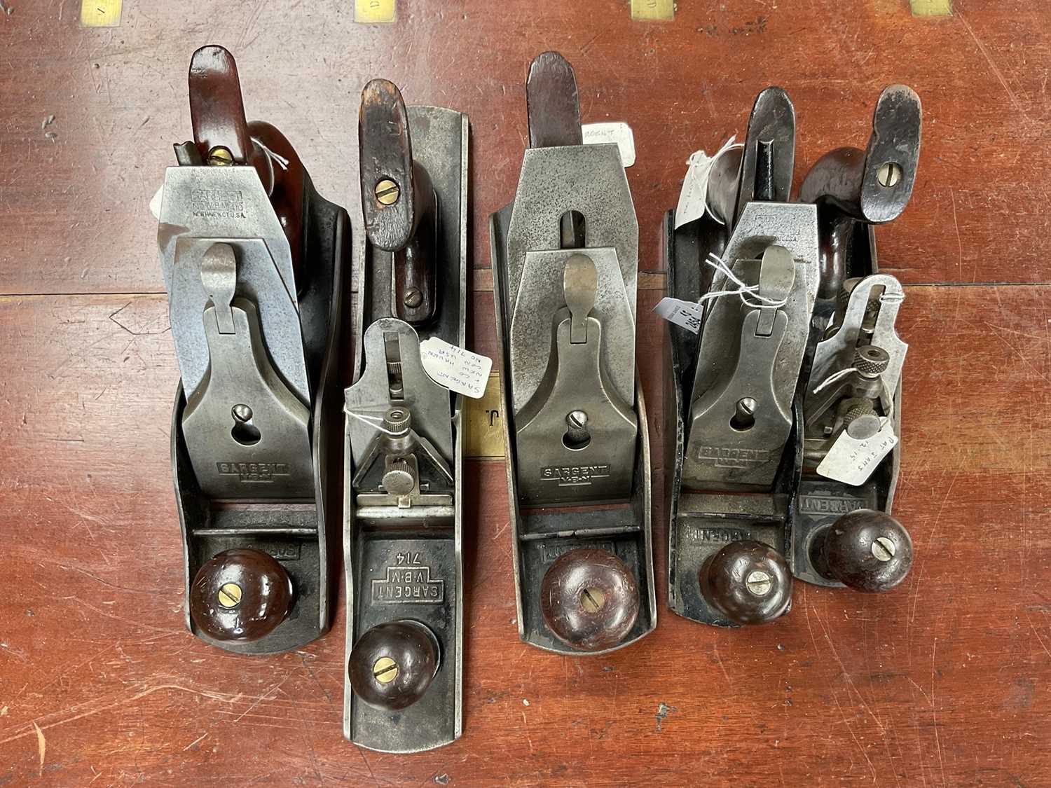 Lot 2454 - Two Sargent V.B.M. No. 410 planes, together with three Sargent V.B.M. Planes, No. 409, No. 708, No. 714 (5).