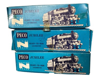 Lot 1925 - Peco N Gauge Jubilee 4-6-0 LMS black locomotive & tender (x3), 4-6-0 LMS Maroon locomotive & tender 5539, 5694 and 5690 (6)