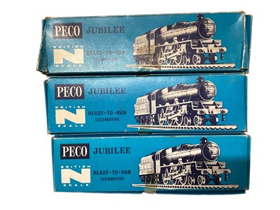 Lot 1925 - Peco N Gauge Jubilee 4-6-0 LMS black locomotive & tender (x3), 4-6-0 LMS Maroon locomotive & tender 5539, 5694 and 5690 (6)