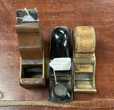 Lot 2469 - Defiance block plane, together with two other planes, apparently unmarked (3).