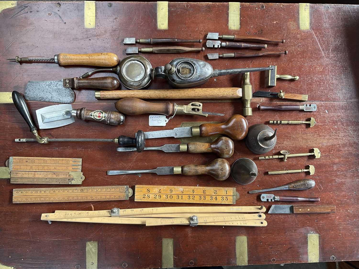 Lot 2400 - Interesting group of 19th century and later hand tools to include screwdrivers, brass pad saw, oil cans, rules and other items (1 box).