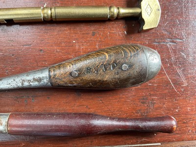 Lot 2400 - Interesting group of 19th century and later hand tools to include screwdrivers, brass pad saw, oil cans, rules and other items (1 box).