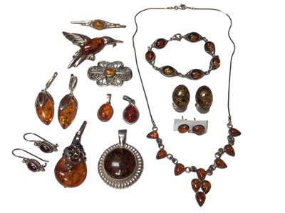 Lot 4 - Group of amber jewellery in silver and white metal mounts