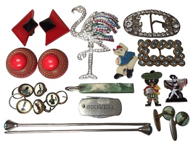 Lot 13 - Vintage jewellery and bijouterie including Guinness advertising buttons/studs and a penknife…