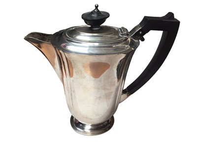 Lot 29 - 1930s silver coffee pot with ebonised handle and knop (Birmingham 1936)