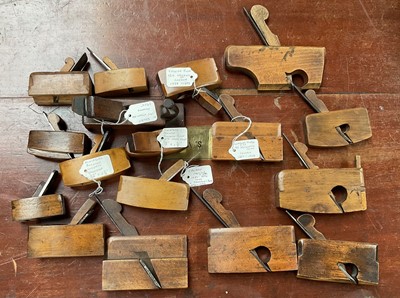 Lot 2500 - Collection of antique and vintage miniature planes and small planes to include a boxwood and brass bullnose plane, another by Joseph Buck etc, (approximately 17)