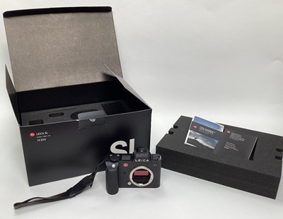 Lot 2356 - Leica SL Type 601 camera in original box