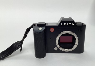 Lot 2356 - Leica SL Type 601 camera in original box