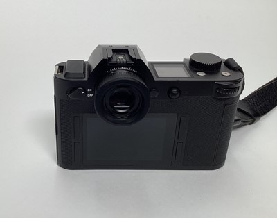 Lot 2356 - Leica SL Type 601 camera in original box