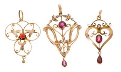 Lot 469 - Three 9ct Edwardian gold and garnet pendants