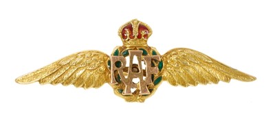 Lot 470 - RAF Officers 9ct gold and enamel sweetheart brooch, 44mm