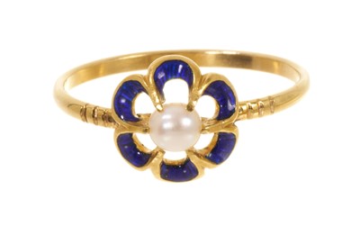 Lot 500 - Antique pearl and blue enamel ring