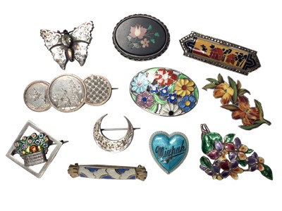 Lot 114 - Good group of antique and vintage silver brooches