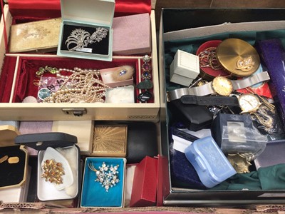 Lot 81 - Quantity of vintage costume jewellery, wristwatches and bijouterie