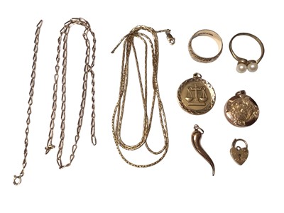 Lot 90 - Group of 9ct gold jewellery to include three pendants, padlock clasp, two rings and two broken chains