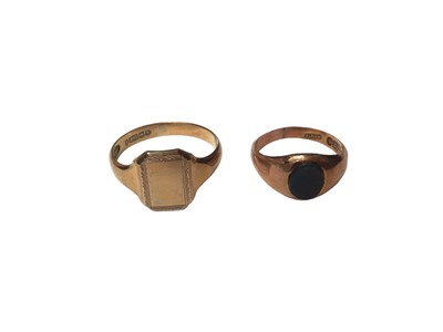 Lot 128 - 9ct gold signet ring and 9ct rose gold signet ring with bloodstone panel (2)