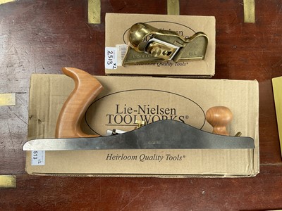 Lot 2513 - Lie-Nielsen Toolworks Low Angle Jack Plane number 62, boxed,together with Lie-Nielsen Bronce Edge Plane number 95 (2)