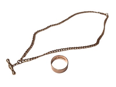 Lot 140 - 9ct rose gold flat curb link chain with T-bar pendant and 9ct rose gold thick band wedding ring (2)