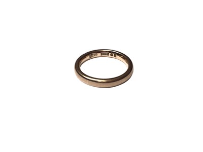 Lot 156 - 9ct gold wedding ring (London 1939)