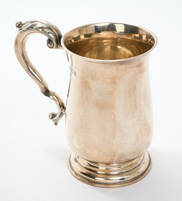 Lot 255 - Silver pint tankard