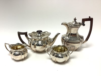 Lot 289 - Three piece silver tea set, together with an en-suite plated coffee pot