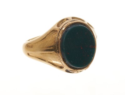 Lot 548 - Late Victorian gold and bloodstone poison ring