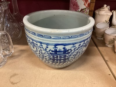 Lot 720 - Oriental ceramics