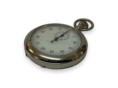 Lot 706 - Second World War British military stopwatch with Arabic numeral dial and blued steel hands, rear of case marked with broad arrow and PATT. 3., 38623