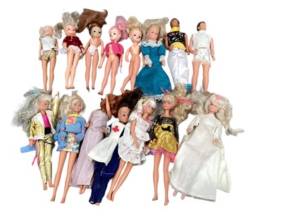 Lot 1981 - Collection of 1980s/90s Sindy dolls, clothing and accessories, Smurfs, Star Wars figures etc