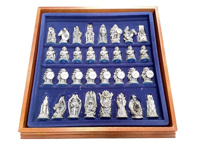 Lot 2568 - Official Lord Of The Rings chess set by Danbury Mint