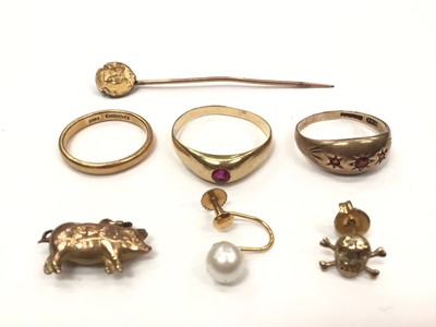 Lot 199 - Group of gold and yellow metal jewellery