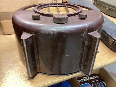 Lot 2219 - Ekco Art Deco round bakelite AD65 radio