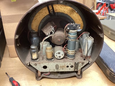 Lot 2219 - Ekco Art Deco round bakelite AD65 radio