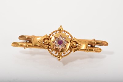 Lot 511 - Edwardian 15ct gold brooch