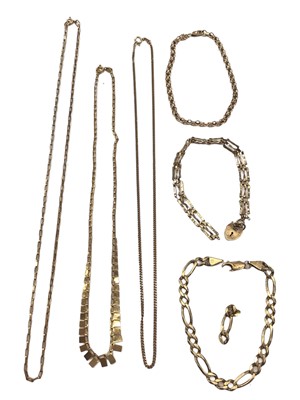 Lot 226 - Six 9ct gold chains to include three necklaces and three bracelets