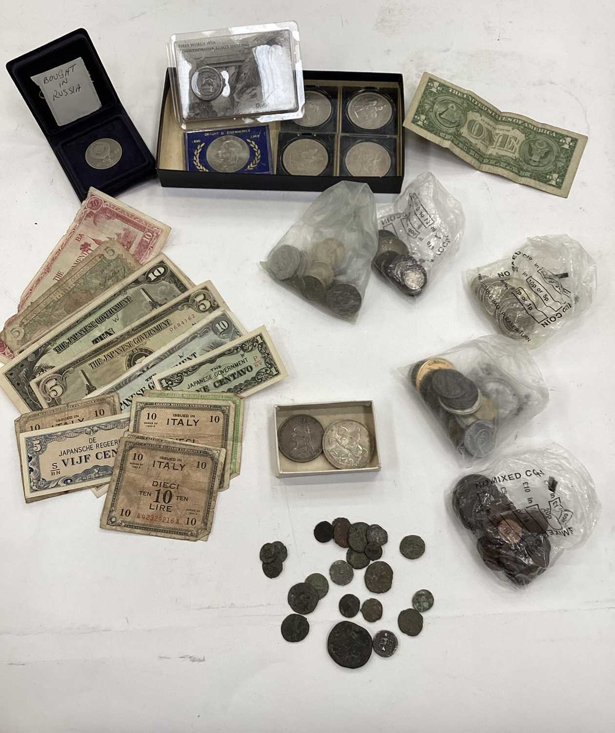 Lot 592 - World - Mixed coins & banknotes to include G.B. silver Victoria JH Double Florin 1887 AVF, George V Crown 1935 GEF, Roman Coins & others (Qty)
