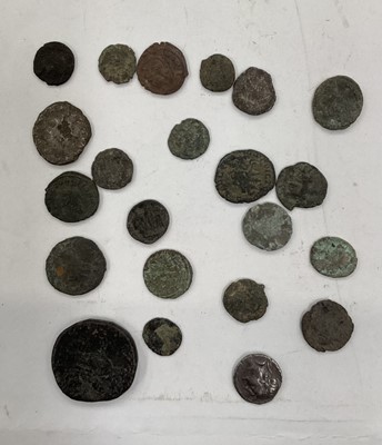 Lot 592 - World - Mixed coins & banknotes to include G.B. silver Victoria JH Double Florin 1887 AVF, George V Crown 1935 GEF, Roman Coins & others (Qty)