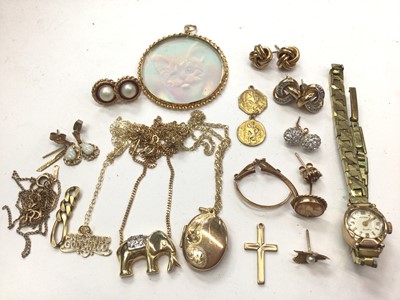 Lot 232 - Group of 9ct gold and yellow metal jewellery