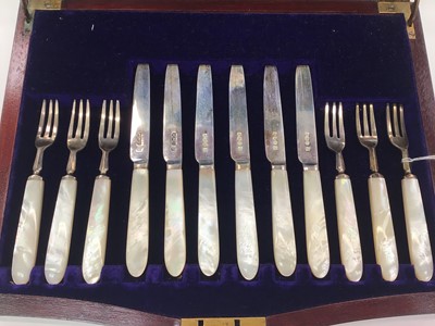 Lot 201 - Set of six 1920s silver fruit knives and forks with mother of pearl handles, in fitted wooden case (Sheffield 1922)