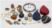 Lot 701 - Group of antique and vintage Jewellerylery and...