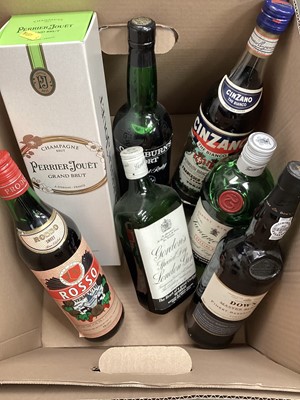 Lot 2530 - Group of alcohol, including gin, port, vermouth, etc