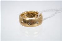 Lot 705 - Yellow metal wedding band set with ten...