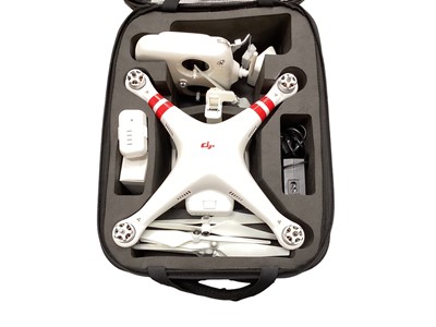 Lot 2606 - Phantom 2 Vision+ drone, with user manual and carrying case