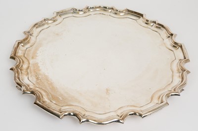 Lot 232 - Large Georgian style pie crust border salver