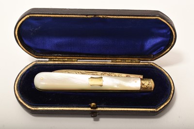 Lot 389 - Good quality Victorian silver gilt fruit knife with engraved blade and mother of pearl handle, in original fitted case (Sheffield 1888)